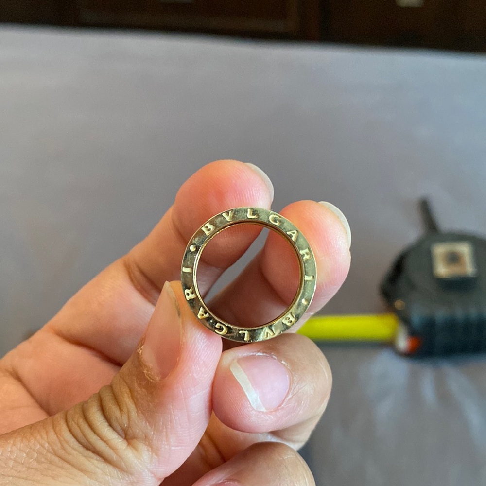 Bulgari gold ring size 7 pure gold not filled pawnable. Stamped 750!